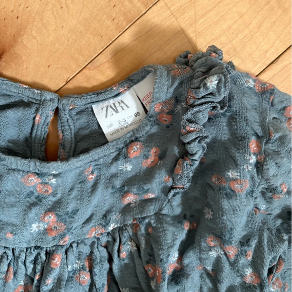 Zara Blue Floral Ruffle Top - Picture 4 of 5